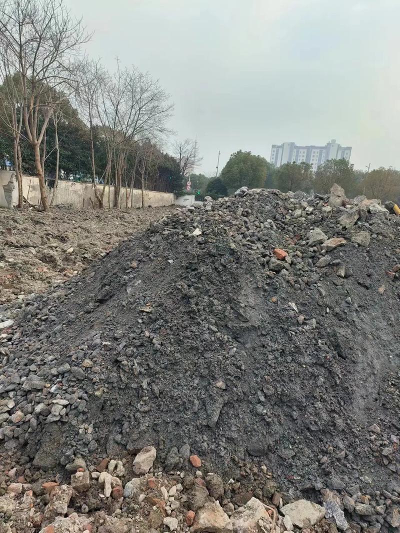 昆山陆家马路地基材料供应 二灰碎石与石子，欢迎老板联系